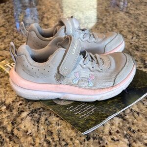 Under Armour charged Kids Sneakers